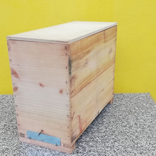 Colonie d'abeilles installées sur 5 cadres Dadant Hoffmann fournie du 1 au 30 avril 2026, logée en ruchette de bois de cèdre